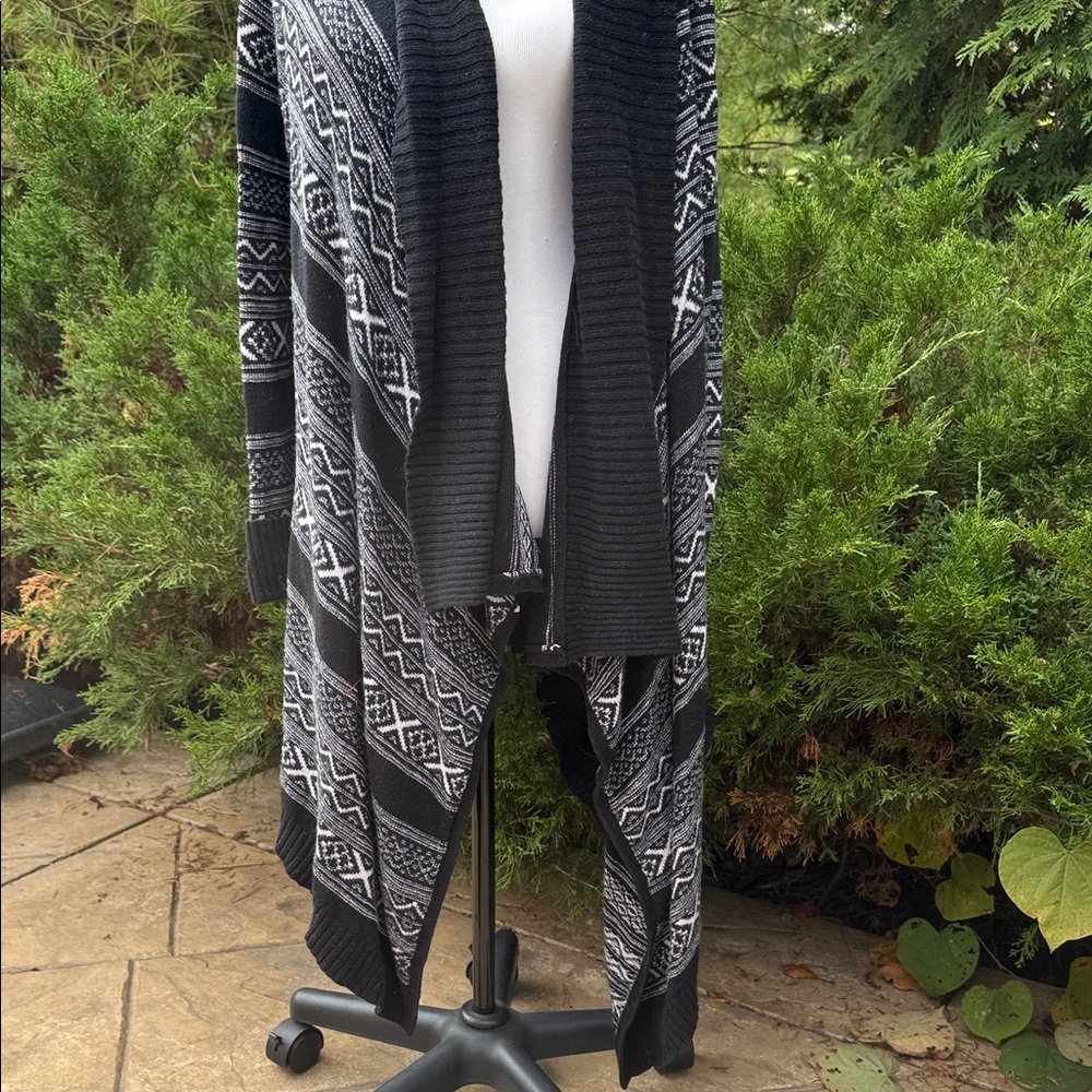 Jones New York Black and White Patterned Cardigan Wrap
